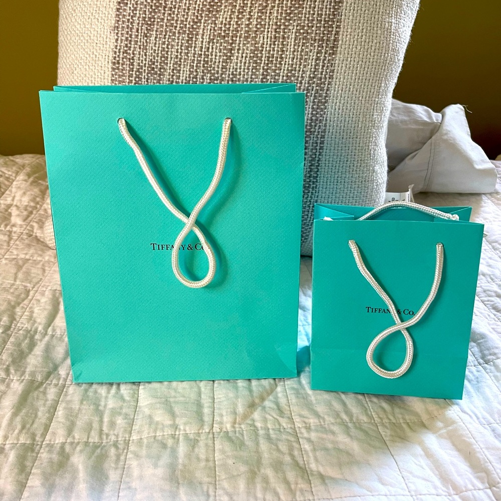 🏷️ EUC Tiffany & Co. Gift bags set of 2 bags